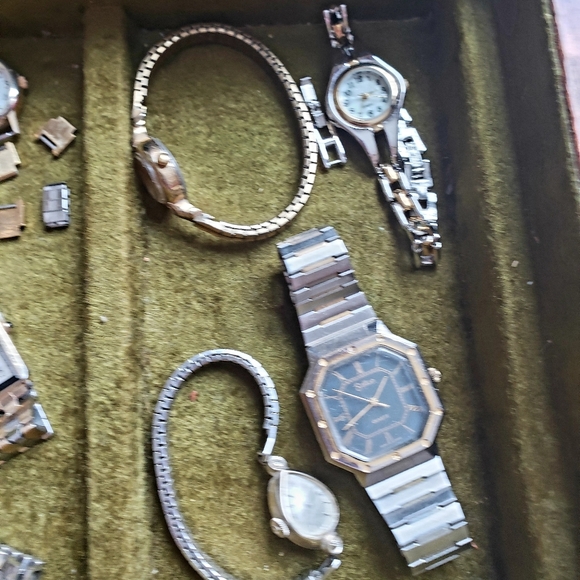 Vintage wooden jewlery box w| contents•Watches• - Picture 6 of 16